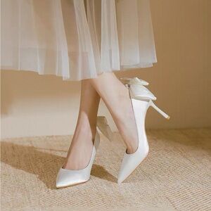 Elegant White Heels with Detachable Bow Accent
